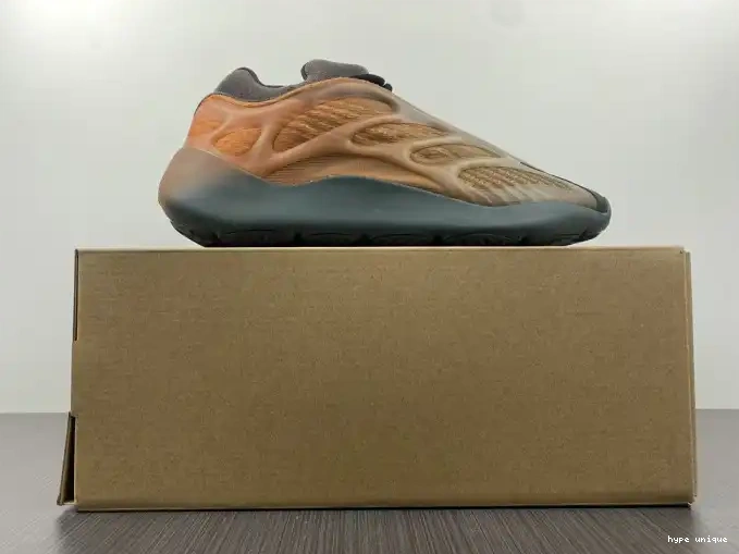 hype Yeezy GY4109 Boost Copfade Adidas 700 V3 0518